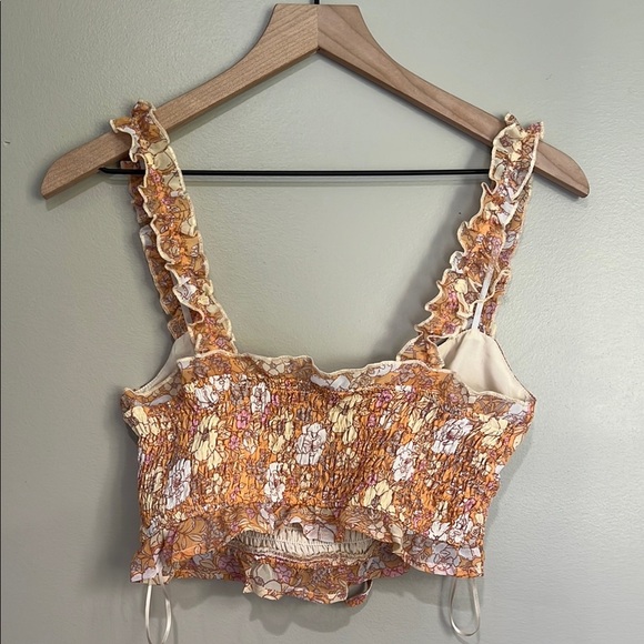 Le lis Floral Smocked Shirred Crop Top Size Small - Picture 4 of 5